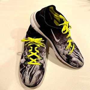 Women’s Nike shoes. Size 8.